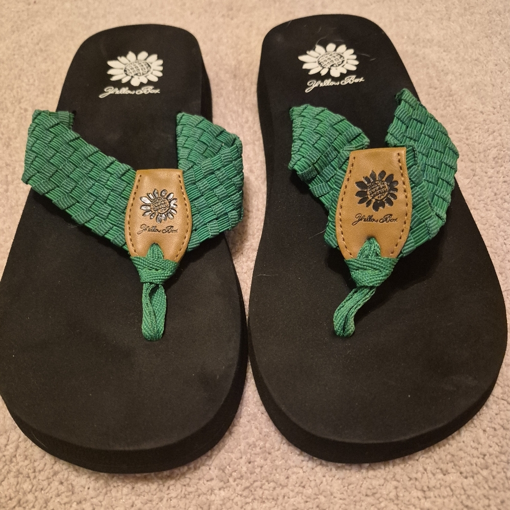 Yellow Box Green Woven Flip Flops Sandals Women’s 7 New